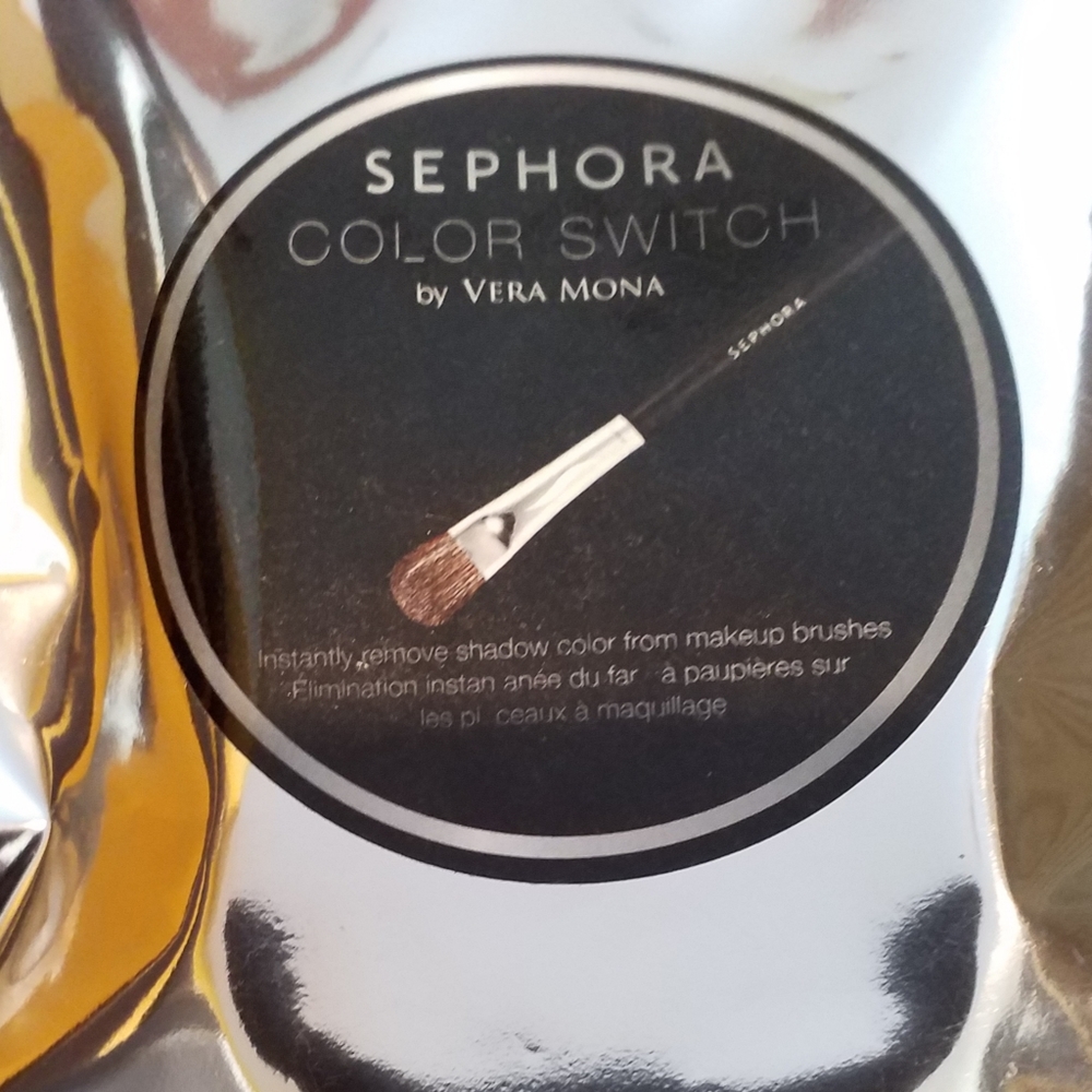 Sephora x VERA MONA Color Switch Shadow Remover.